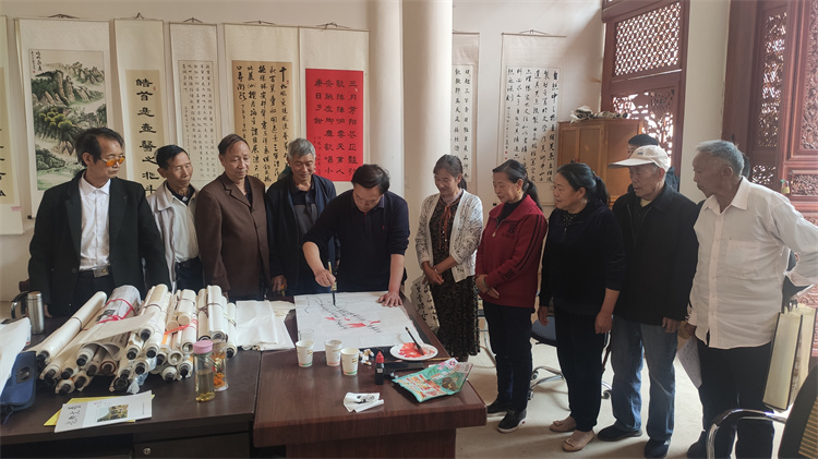 “书香文化”展新颜 学习氛围“加速度” ——牟定县书画摄影艺术蓬勃发展彰显正能量